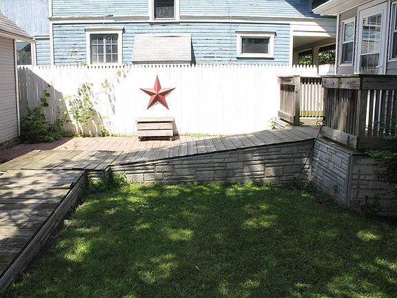 4th image of 233 Bellefontaine Ave