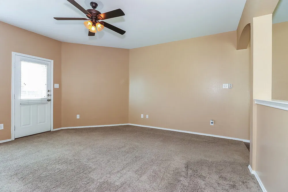 3 bed, 2.0 bath, 1496 sqft, $2,710 — Photo 3