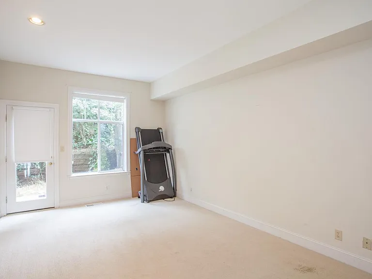 876 Castro St — Photo 26