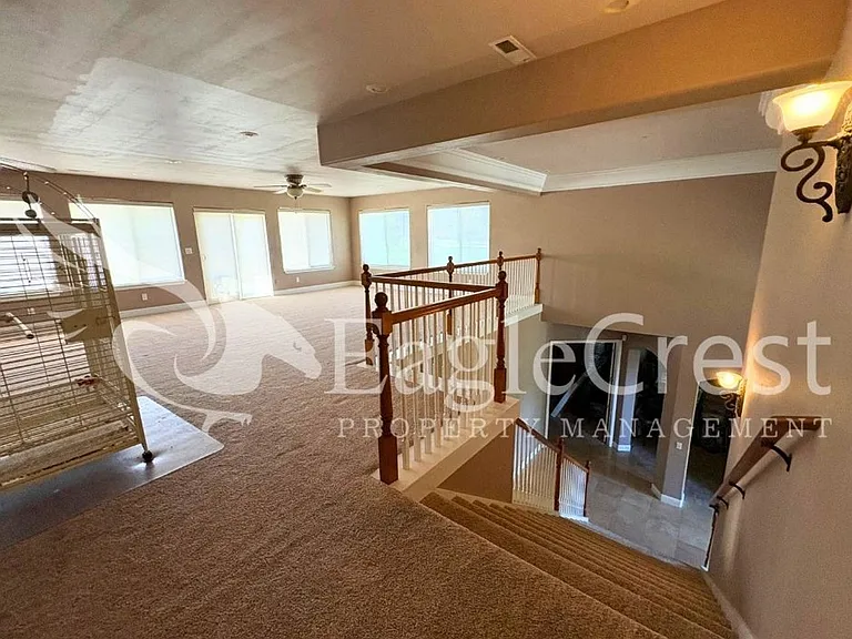 44 Vinehill Dr — Photo 52
