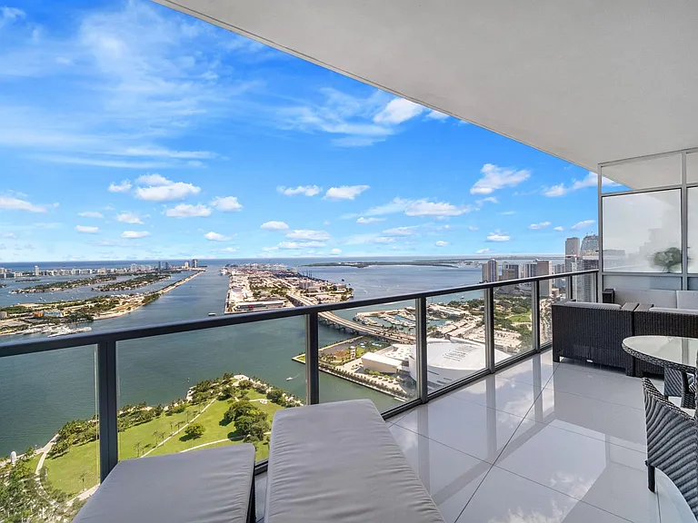 1100 Biscayne Blvd #5802 — Photo 2