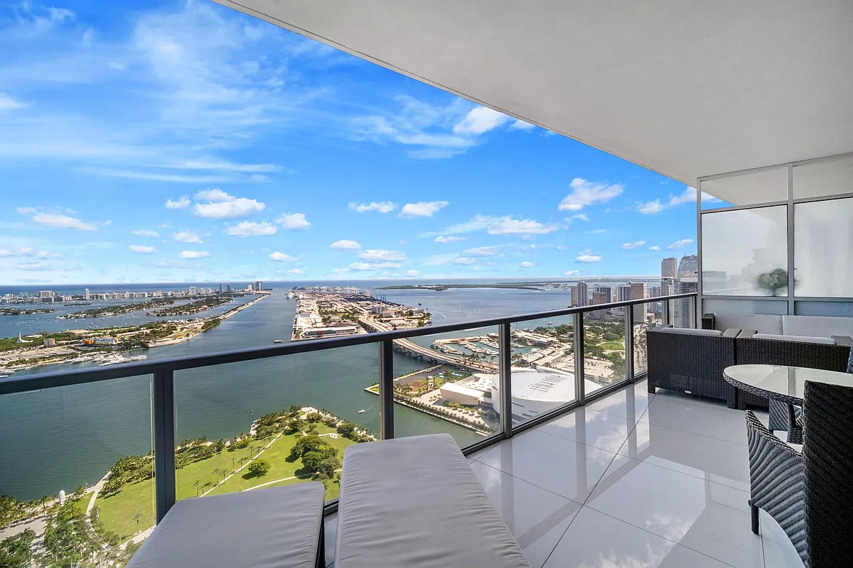 Building Photo - 1100 Biscayne Blvd #5802