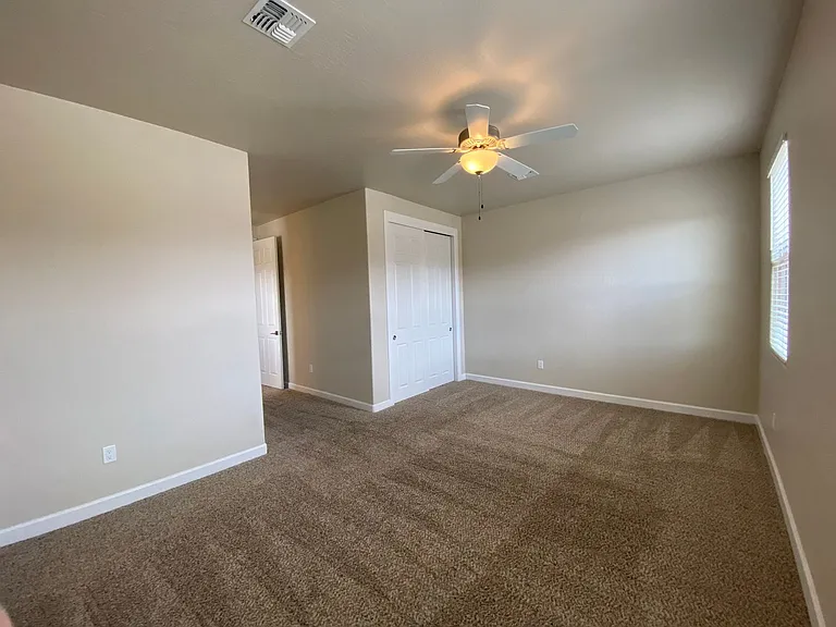 5403 Grays Peak Trl NE — Photo 11