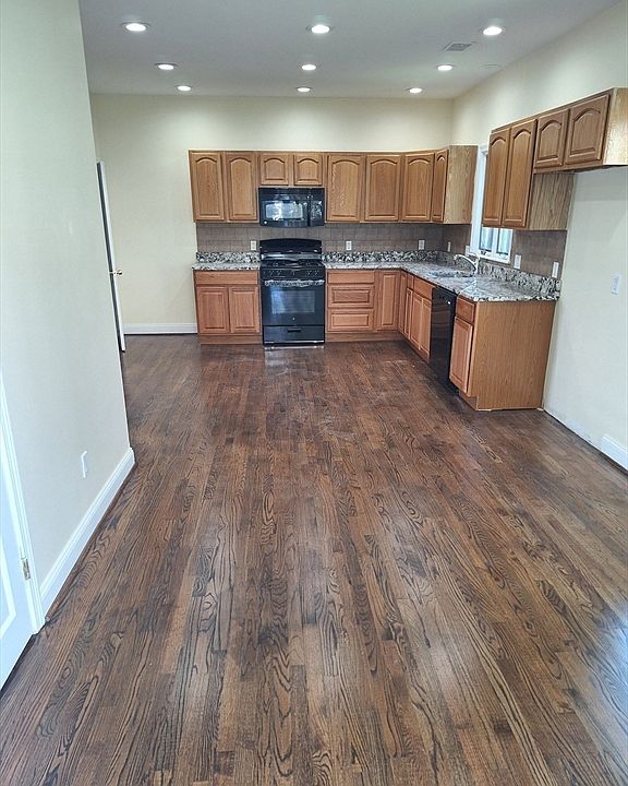2nd image of 23 Ridgeway Ct #23