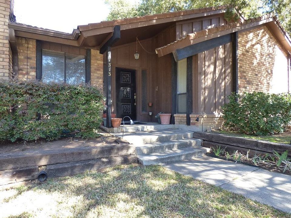 1st image of 1313 Colony Dr