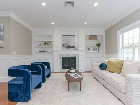 60 Woburn St #60, Lexington, MA 02420