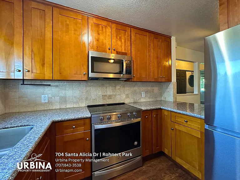704 Santa Alicia Dr — Photo 4