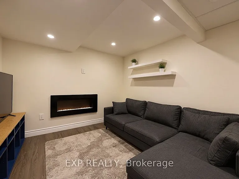 11 Martina Cres #BASEMENT — Photo 6