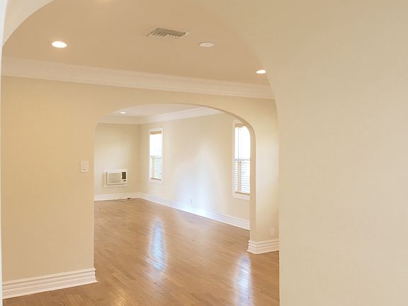 5th image of 8028 Blackburn Ave