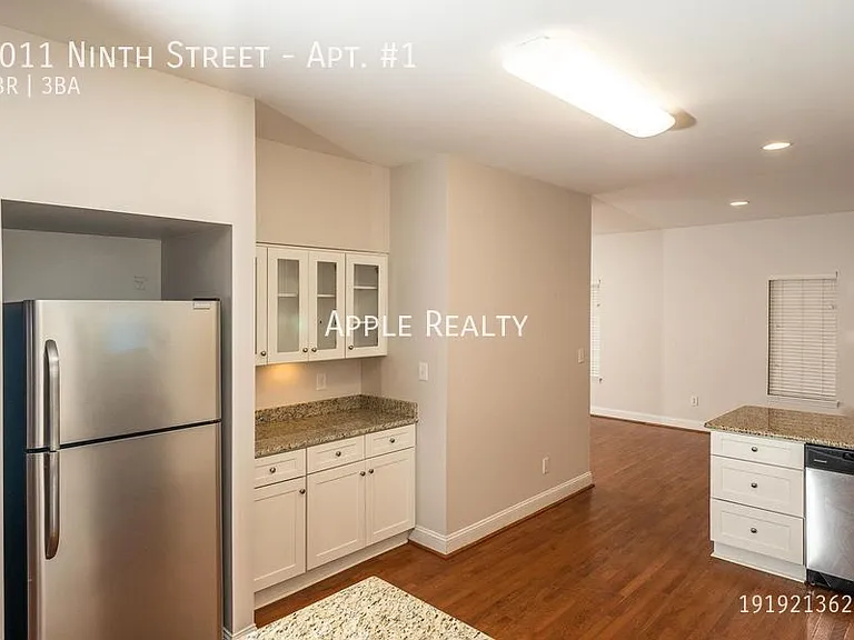 1011 9th St #1 — Photo 6