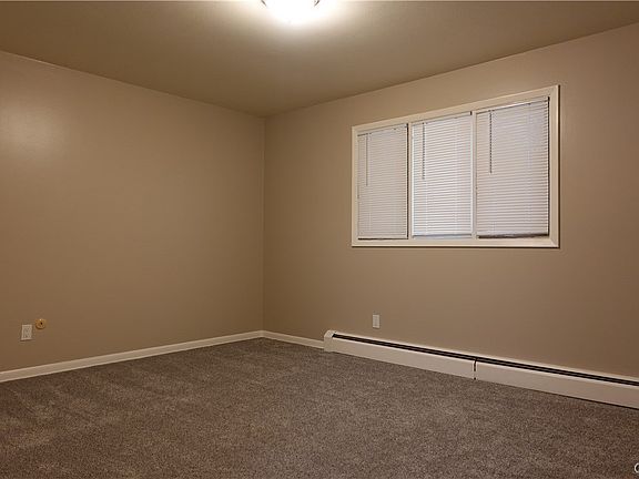 4th image of 222 Riverdale Dr