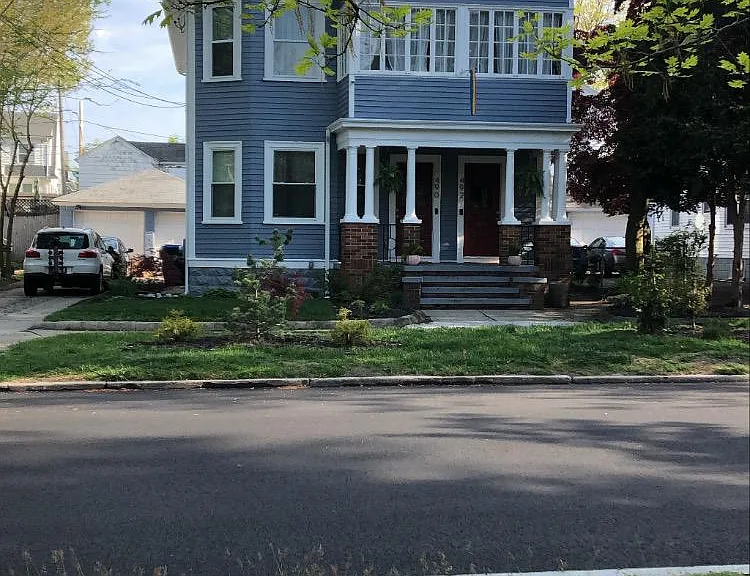 492 Pleasant Valley Pkwy — Photo 1