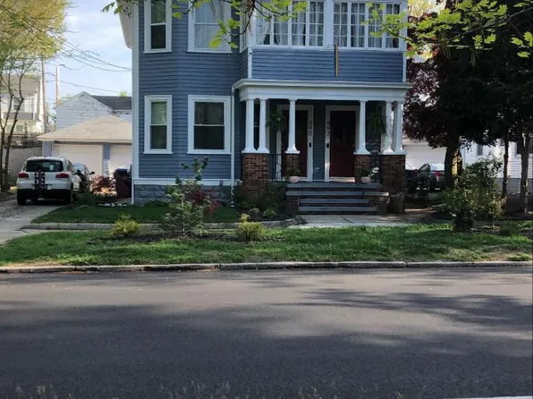 492 Pleasant Valley Pkwy, Providence, RI 02908