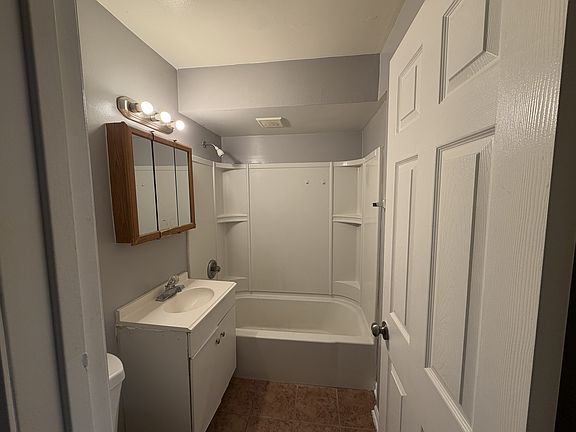 5th image of 516 Green Oaks Ct N #1