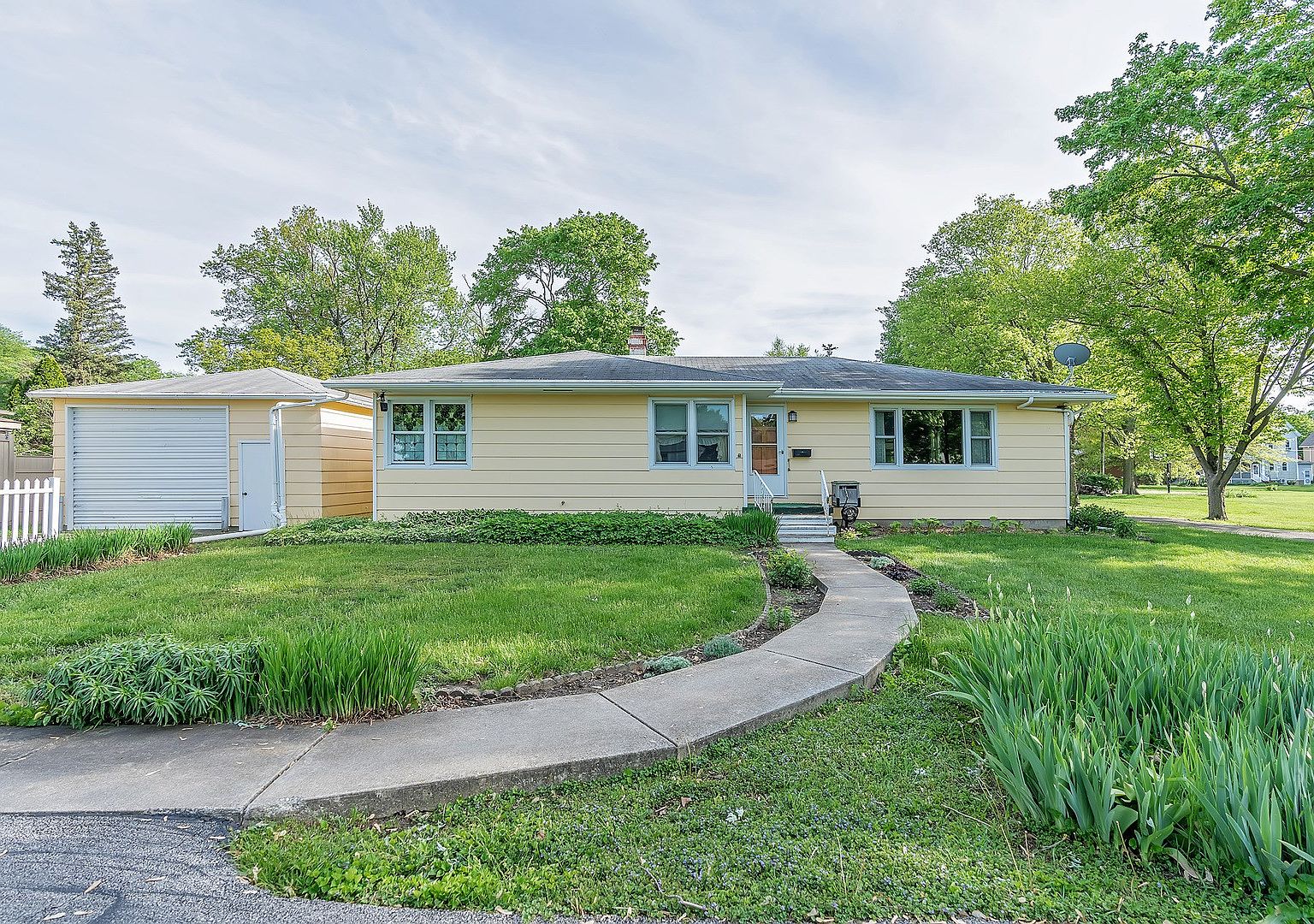 412 N 7th St, Fairbury, IL 61739 MLS 11778563 Zillow