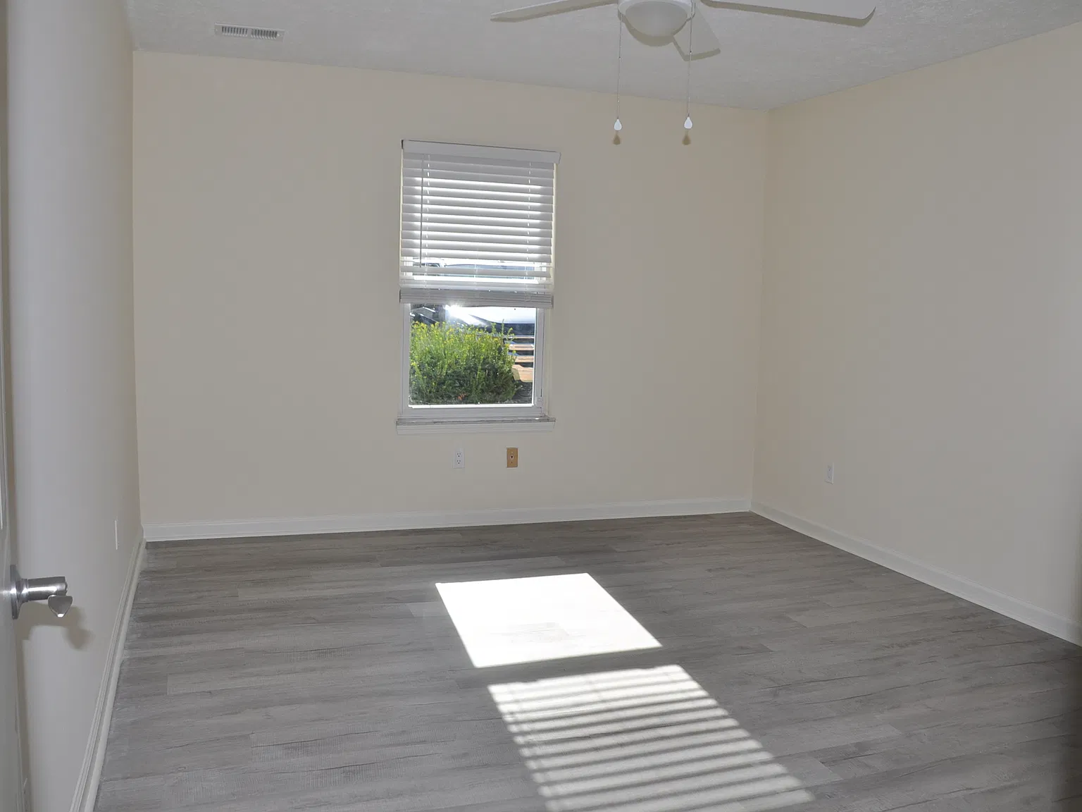 2 bed, 1.5 bath, $975 — Photo 2