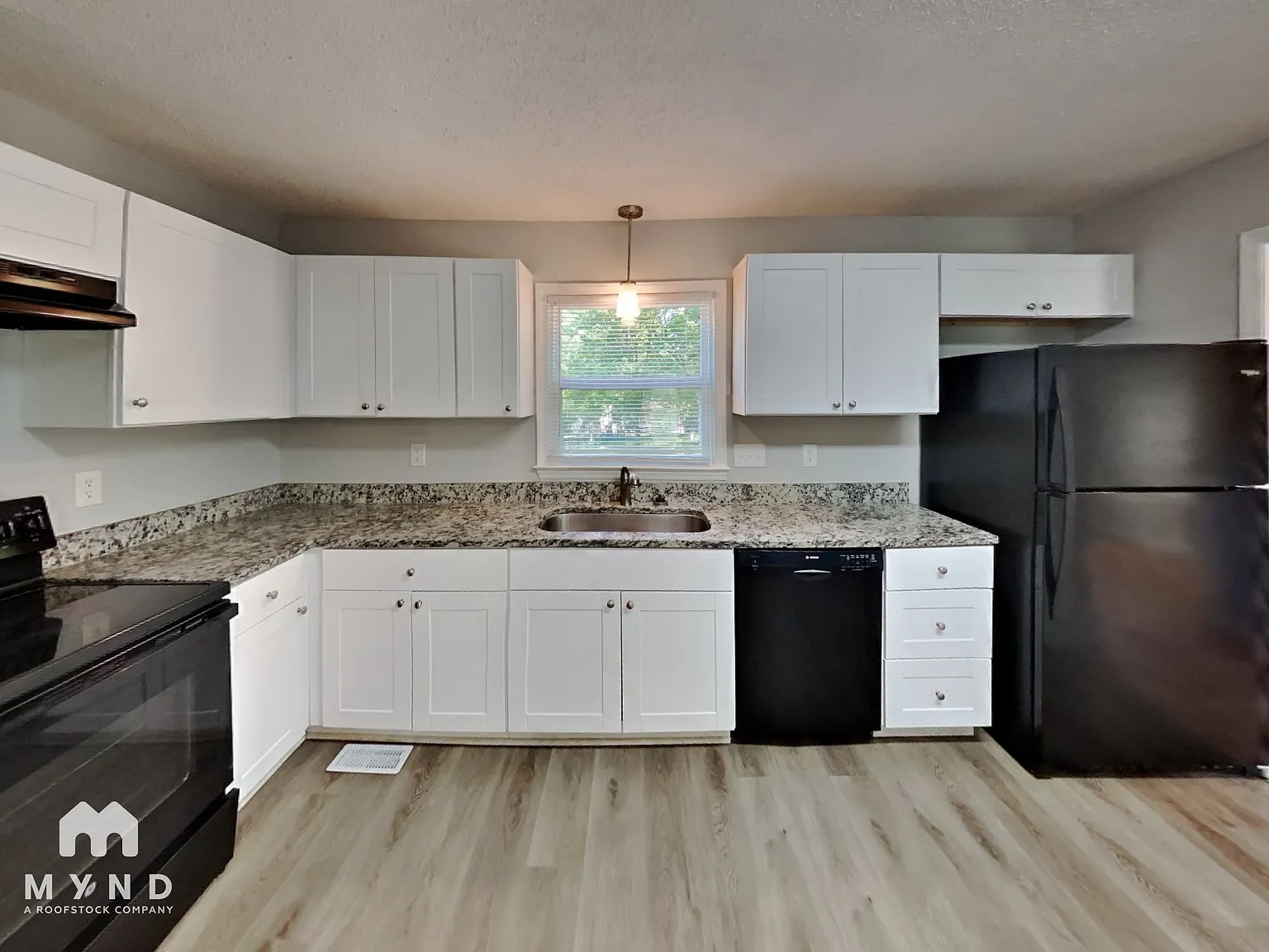 4 bed, 2.5 bath, 1695 sqft, $2,365 — Photo 4