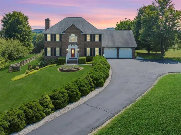 206 Sommersby Ln, Troutville, VA 24175