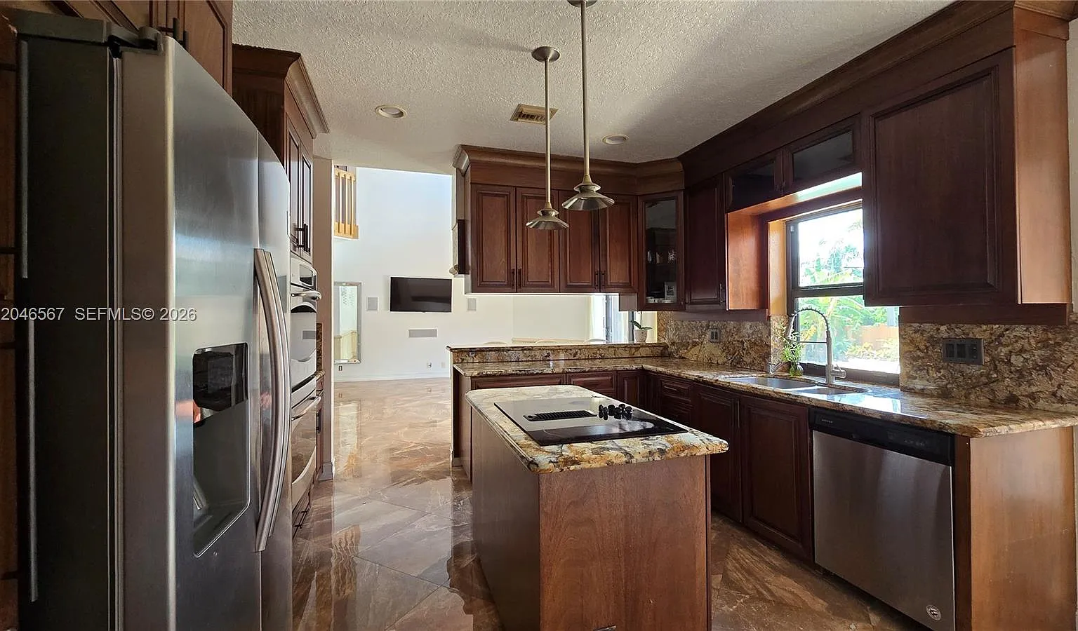 4 bed, 5468 sqft, $8,000 — Photo 3