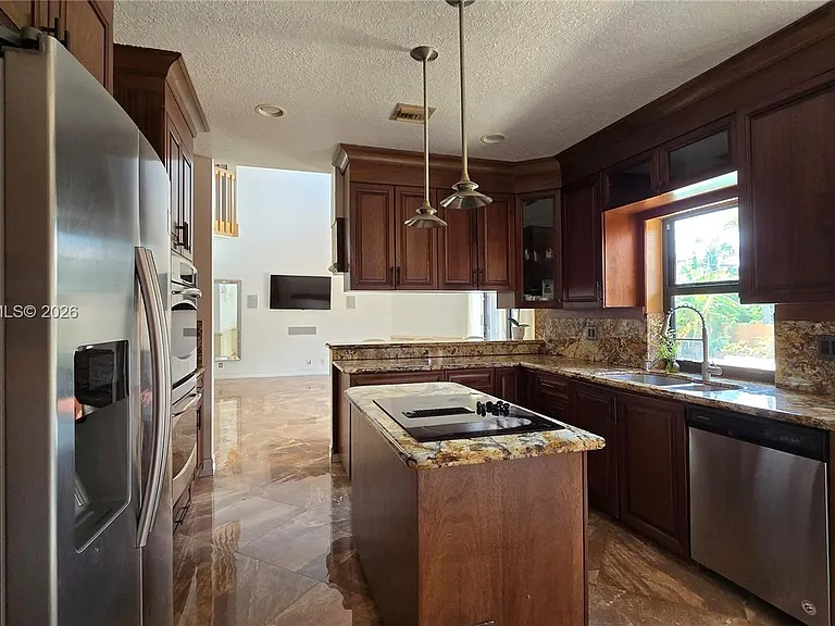741 Tyler St — Photo 11