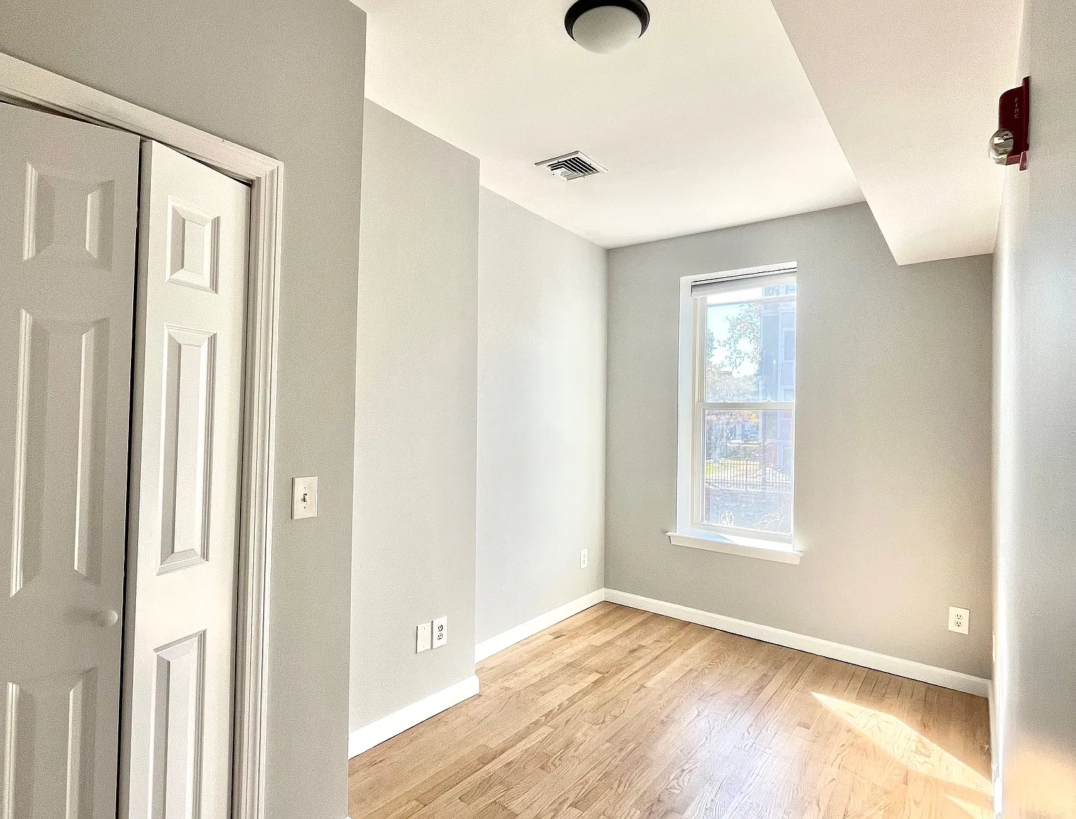 3 bed, 9999 sqft, $2,700 — Photo 3
