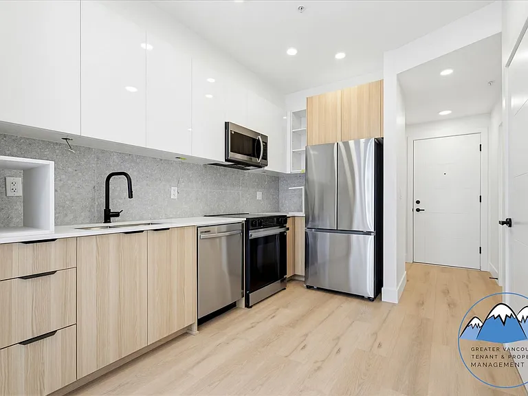 20769 Fraser Hwy — Photo 2