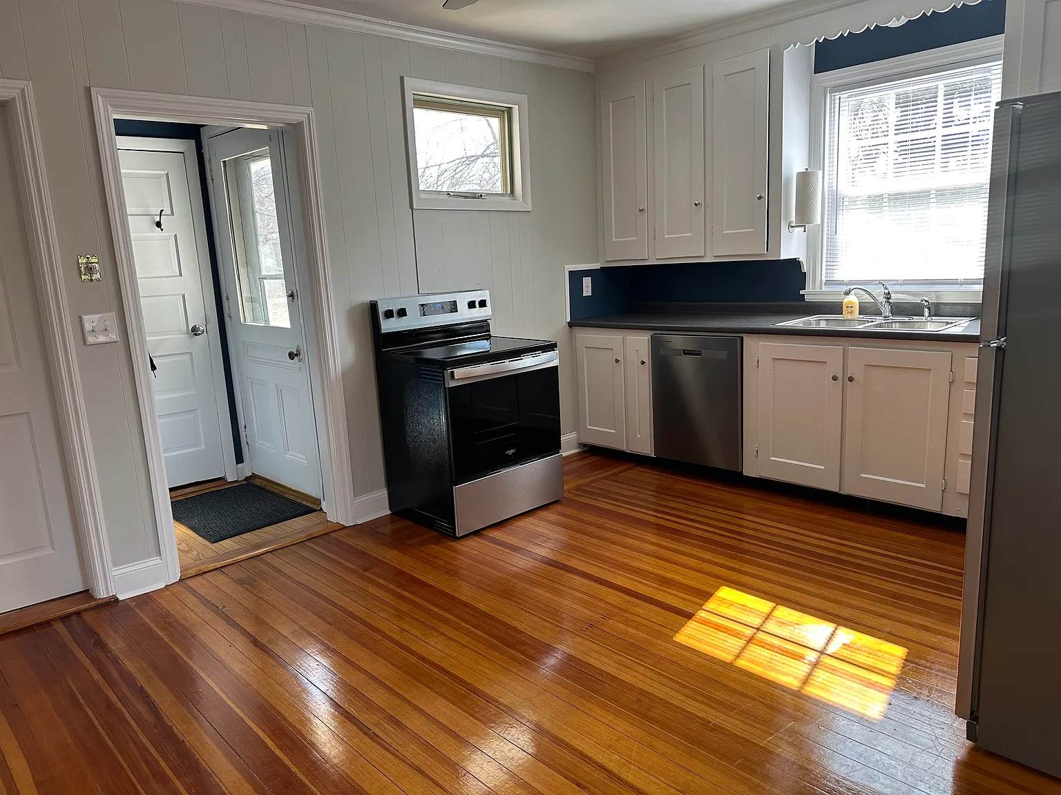 2 bed, 1000 sqft, $2,000 — Photo 2