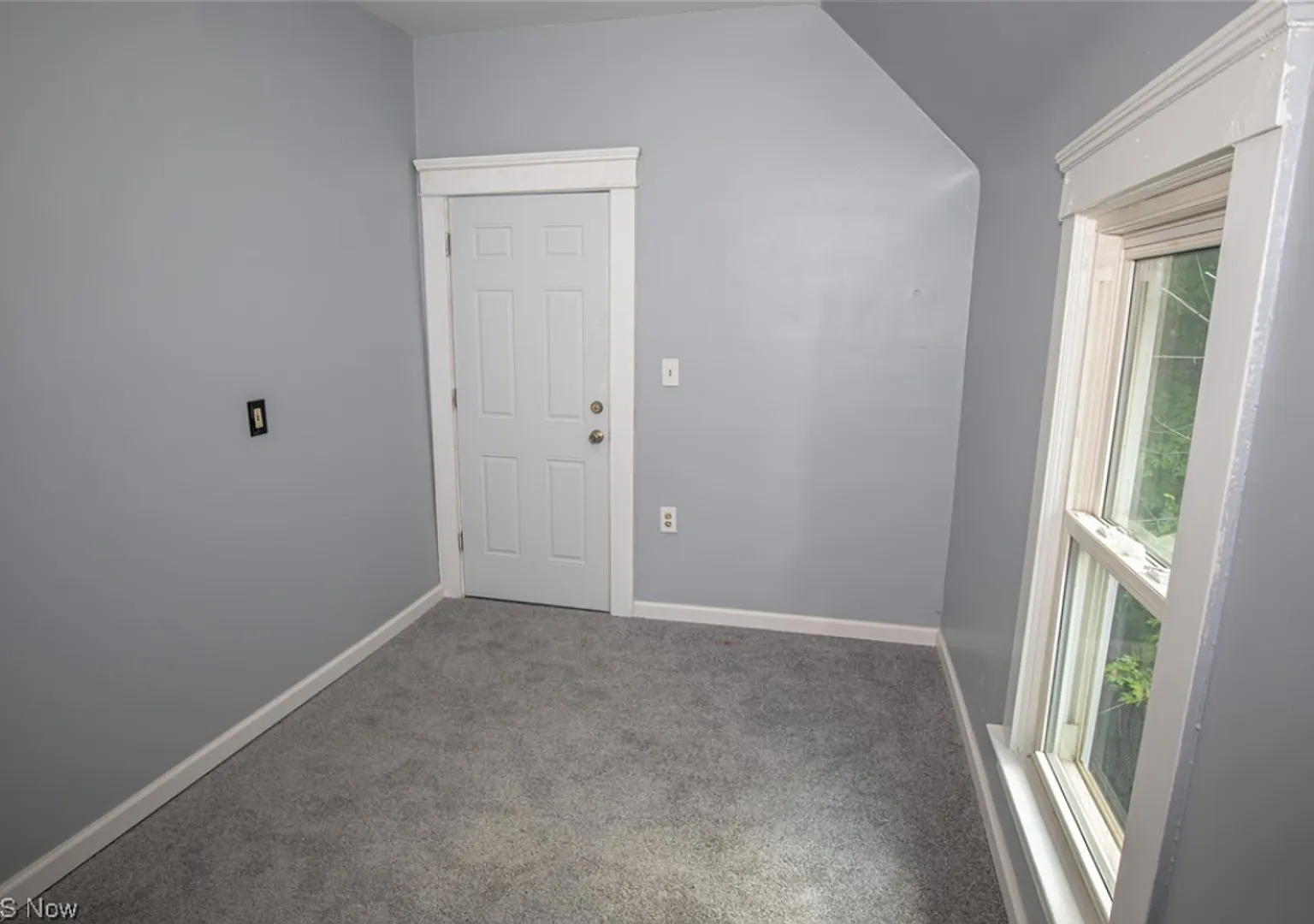Newly Renovated 4BR/2BA - 1215 E 113th St — Photo 4