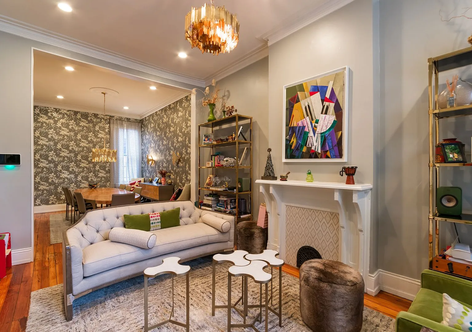 5 Bedroom Townhouse in Spruce Hill — Photo 1