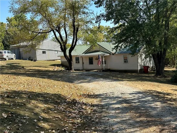 33327 W 108th St, Orrick, MO 64077