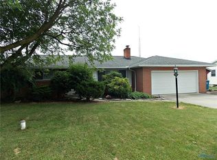 411 Riverside Dr, Fremont, OH 43420