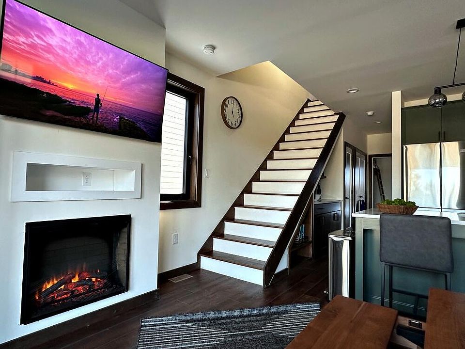 1st image of 157 Meadows Dr