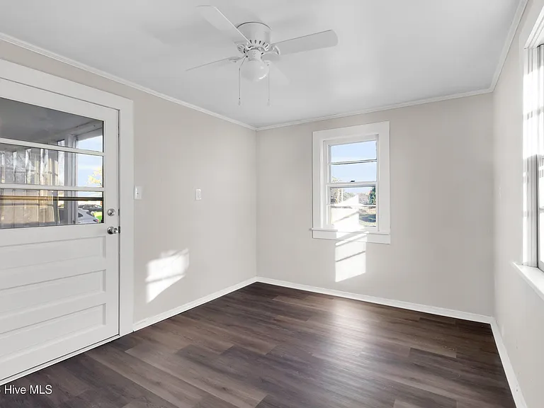 211 Lawson St — Photo 10
