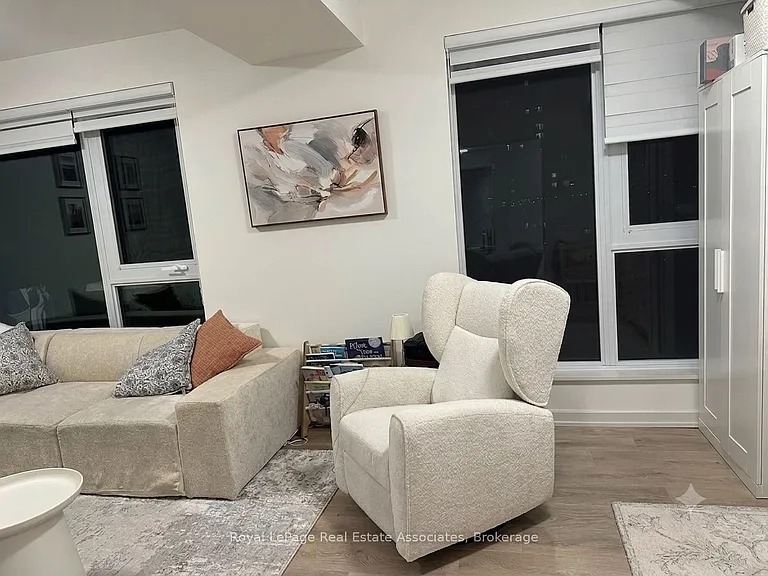 1285 Dupont St — Photo 4