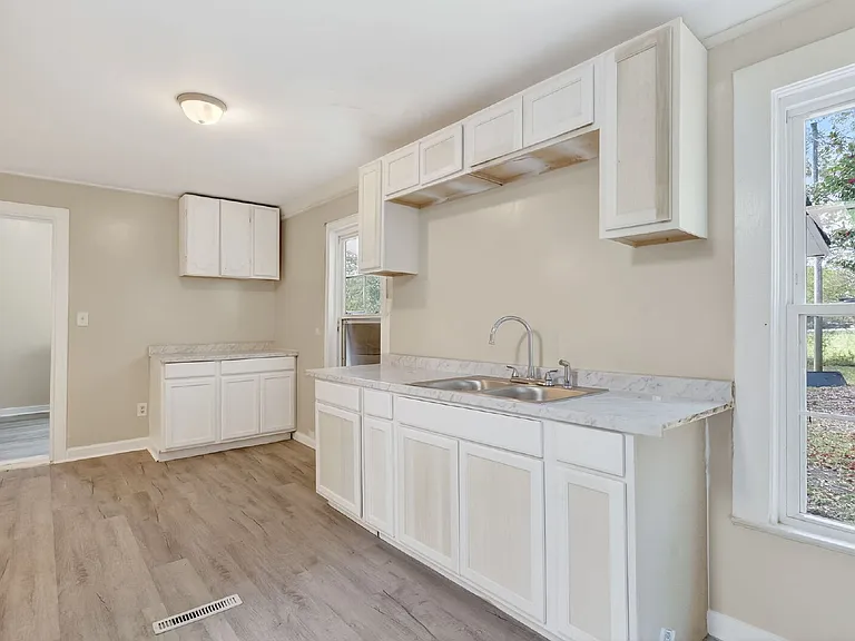 409 Meadow Rd — Photo 23