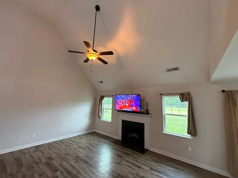 310 Murphy Dr — Photo 4