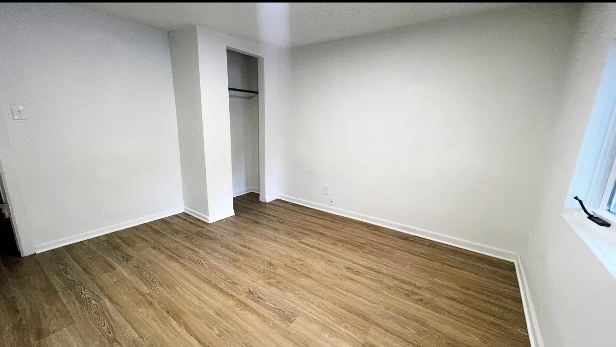 3 bed, 884 sqft, $1,400 — Photo 3