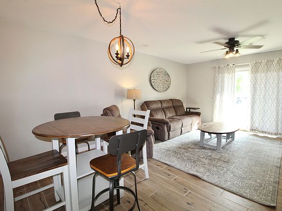 4th image of 1360 Hunters Rd APT D