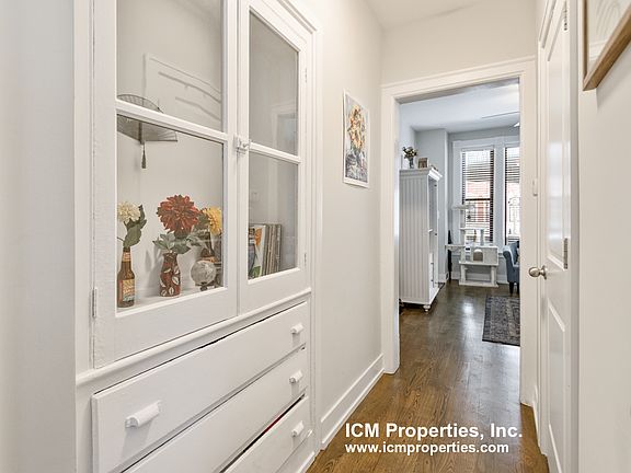5th image of 3250.0 N Lakewood Ave #3250-1