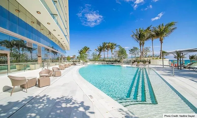 18975 Collins Ave #3104
