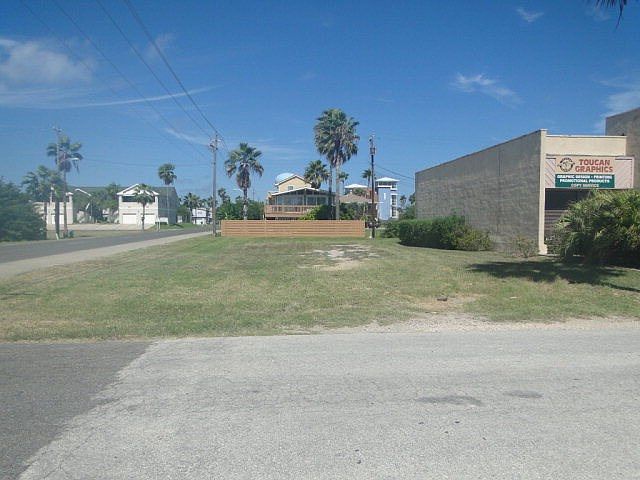 2nd image of W Bahama St