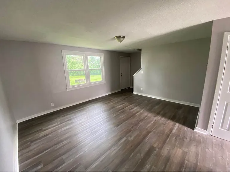 50-60 Longfellow Ct — Photo 4