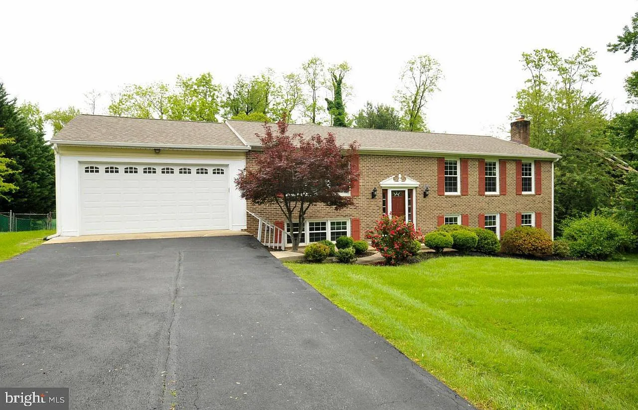 1 bed, 1.0 bath, 4584 sqft, $2,100 — Photo 2