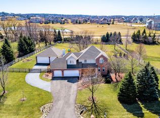 174 Country Rd, Yorkville, IL 60560