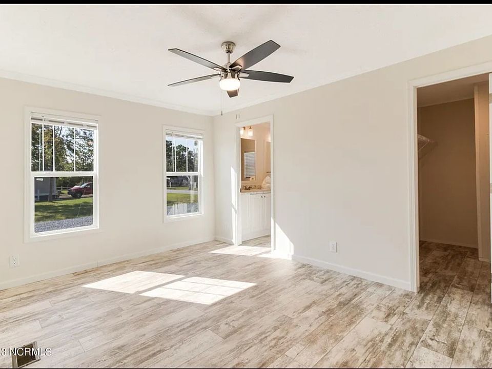 2nd image of 4501 Oakcrest Dr SE
