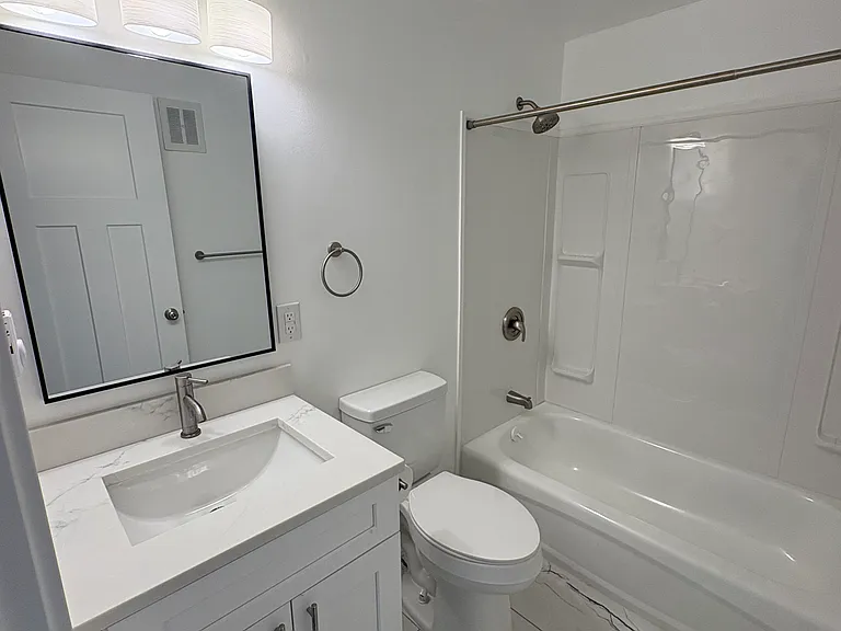 2345 Minor Ave E #9 — Photo 10