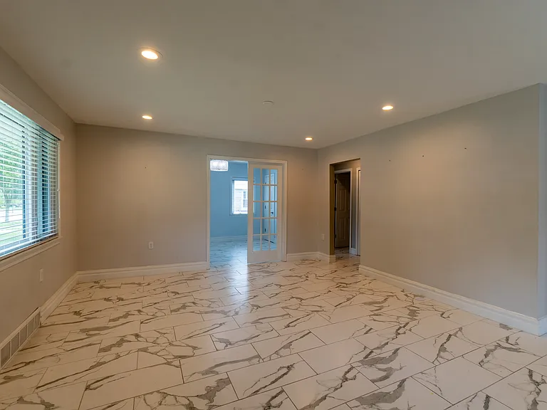 2604 Manchester Rd — Photo 7