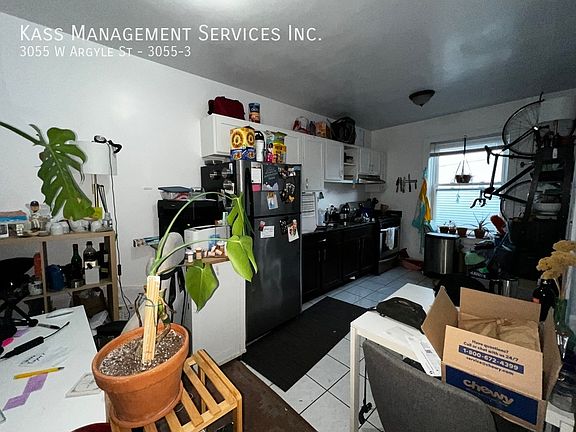 3rd image of 3055 W Argyle St APT 3
