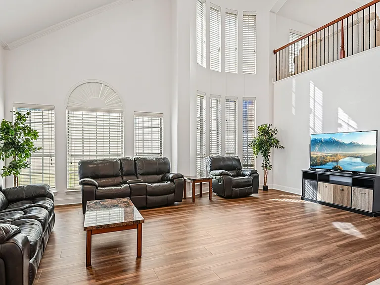 6006 Shadywood Ln — Photo 10