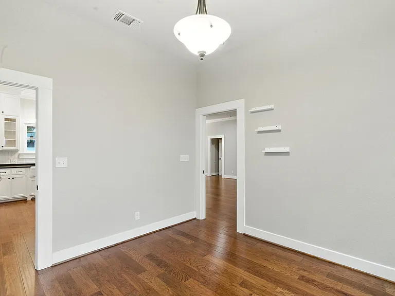 705 S Elm St — Photo 11